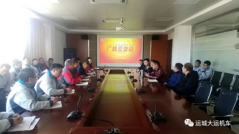 具有高位翻轉式升降機構的電動車庫門